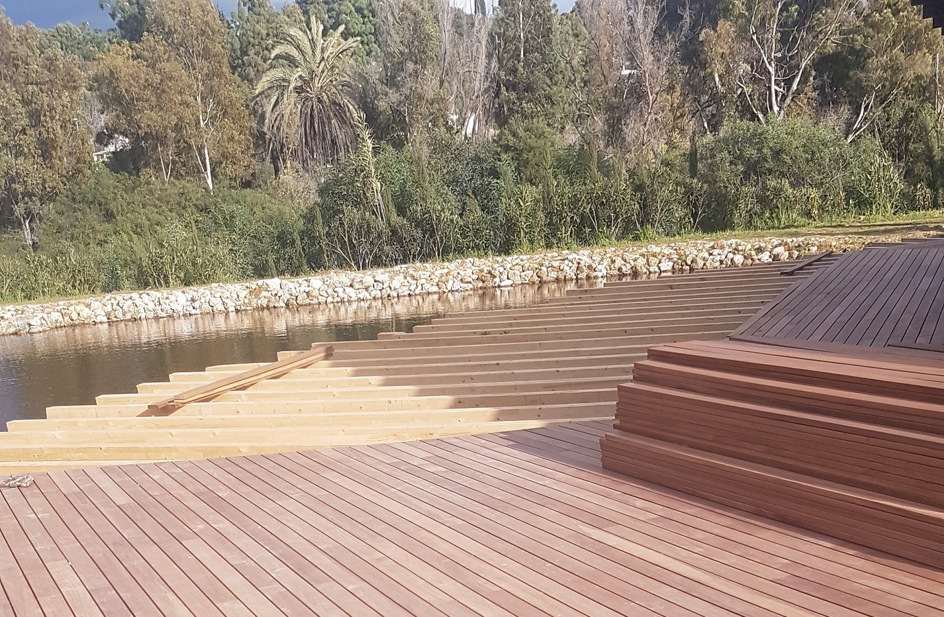  Instalación madera de Teca en un embarcadero en Málaga